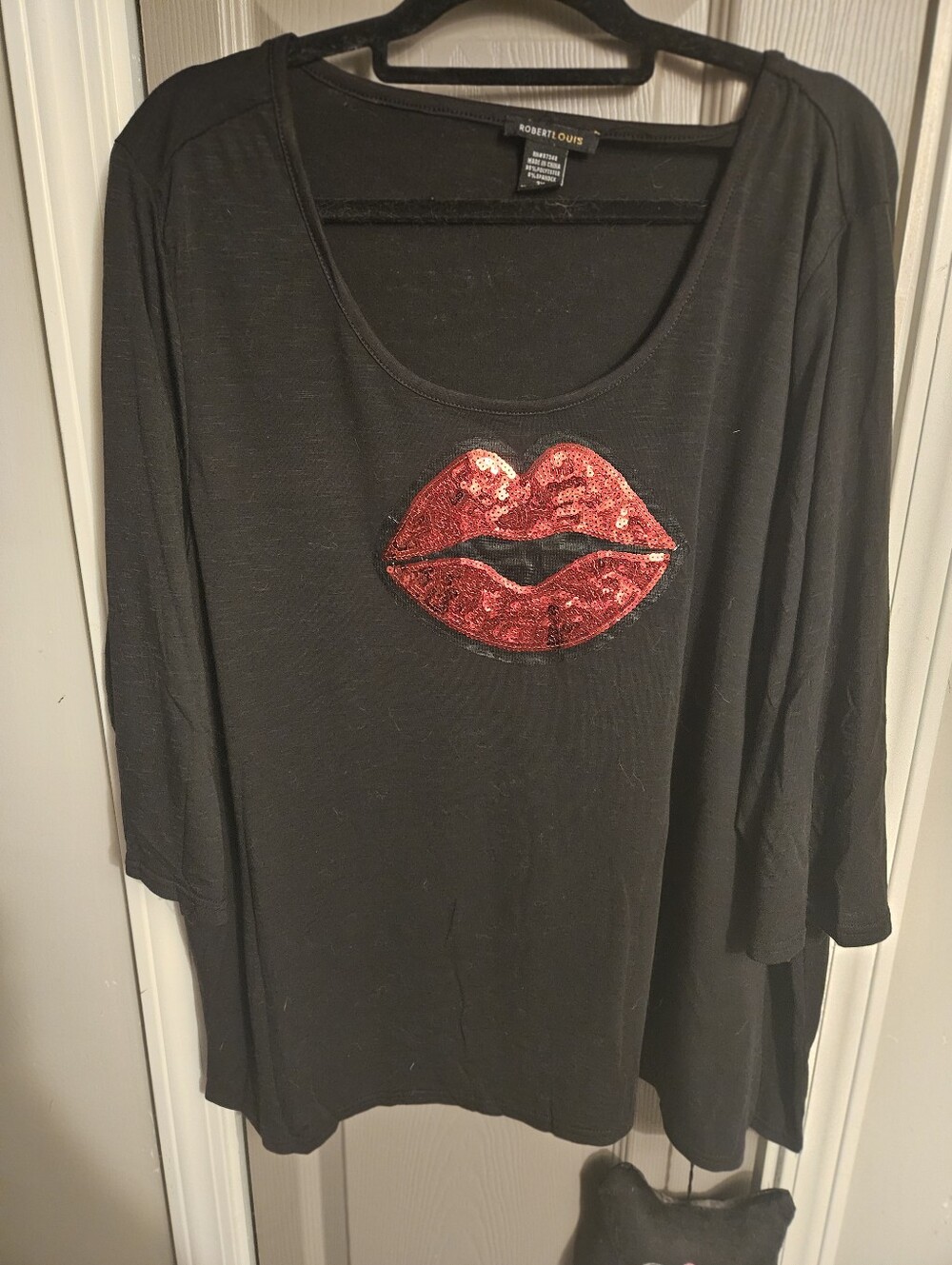 BRAND NEW ** Robert Louis Black Top with Red Sequin Lip Appliqué